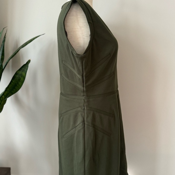 NWT! Vince Camuto V-Neck with Side Detail Design Dress - Olive - Picture 6 of 9